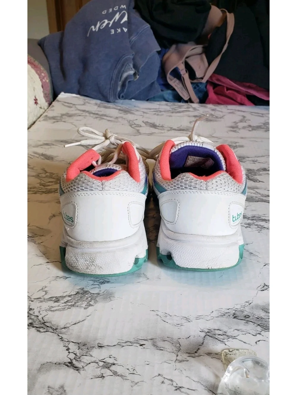K-Swiss‎ Tubes White Mesh Sneakers with Coral & Aqua Accents. Size 7.5